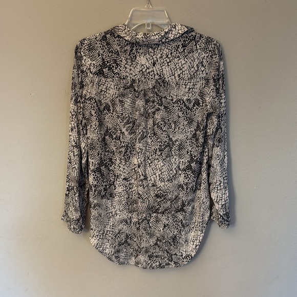 Cloth & Stone for Anthropologie Snake Print Button-down Size XS - Picture 3 of 5